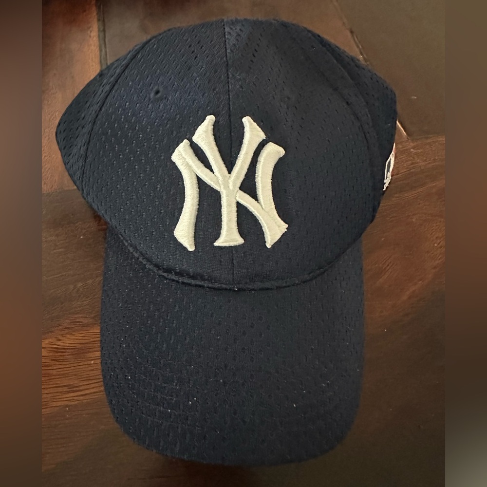 MLB New York Yankees Baseball Hat S/M NWOT